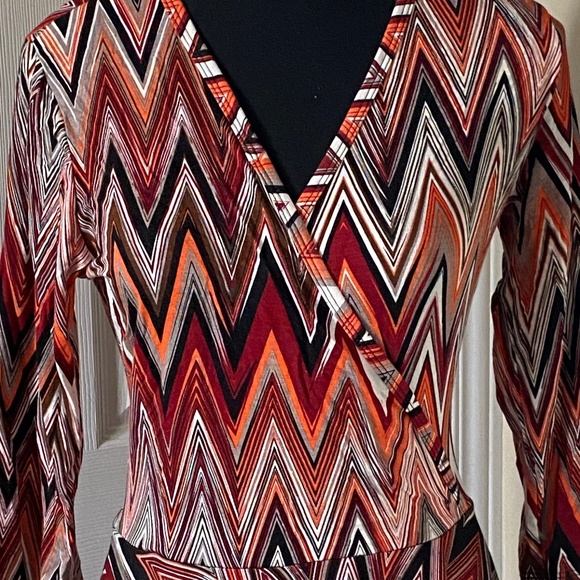 🆕️  Pretty Young Thing ZigZag Pattern Surplice Midi Dress, Size L - Picture 2 of 10